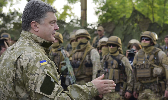 В Украине мобилизируют 10 тысяч военных, — Порошенко