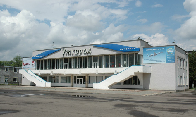 Авиасообщение между Ужгородом и Киевом возобновят  18 апреля
