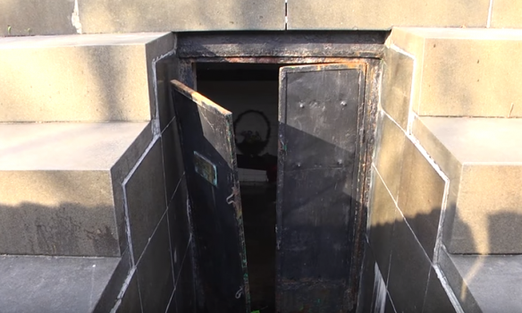 Вандалы взломали мавзолей Котовского под Одессой