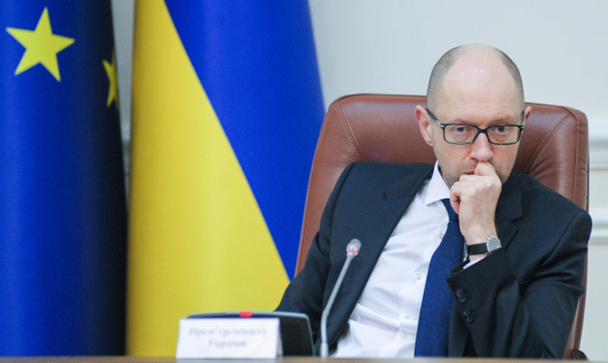 Яценюк заявил о готовности передать полномочия премьер-министра Гройсману