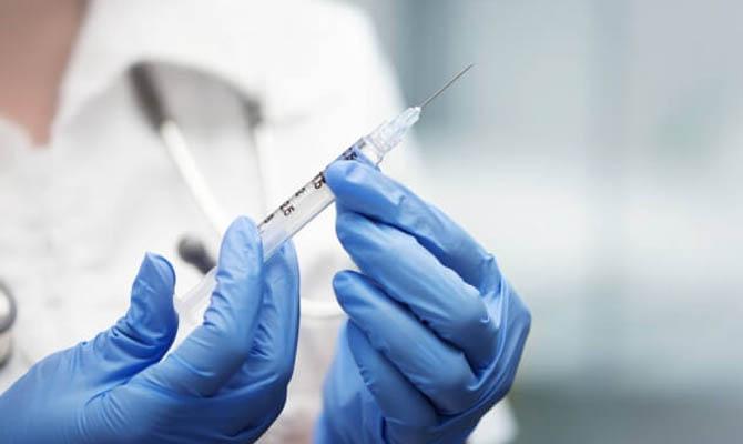 ЮНИСЕФ поставил в Украину первую партию вакцины от КПК