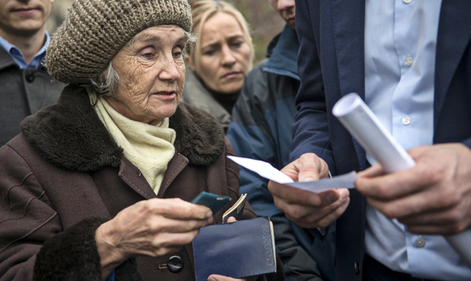 Власти Киева просят упростить процедуру начисления соцпомощи переселенцам