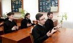 В Киеве создан жестовый разговорник для общения священников с неслышащими людьми
