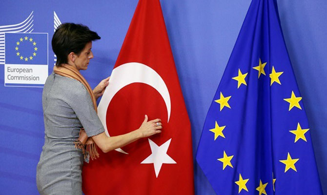 Еврокомиссия предложила отменить визы Турции