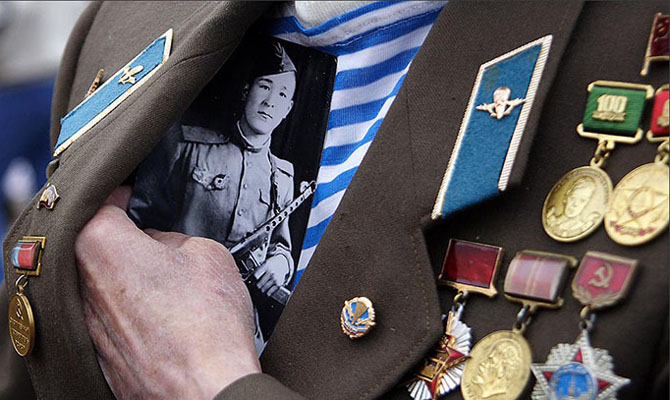 В Таджикистане ветеранам Второй мировой войны выплатят по 250 долл., в Украине - по 15 долл.