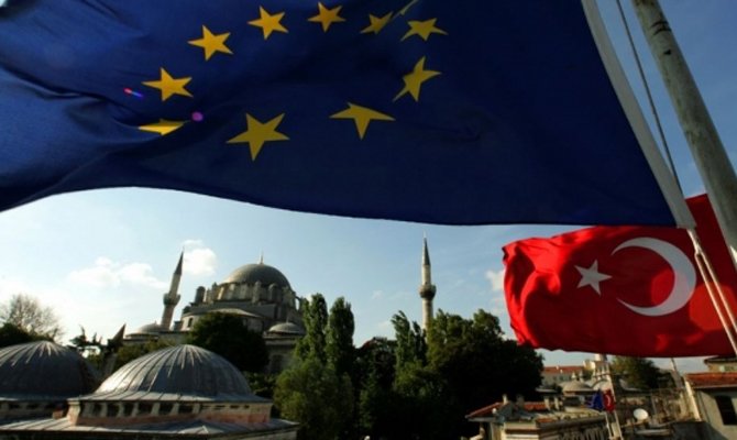 Турция отказалась менять закон о терроризме ради отмены виз с ЕС