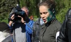 Депутата Королевскую и ветеранов облили зеленкой во время торжественного шествия в Славянске