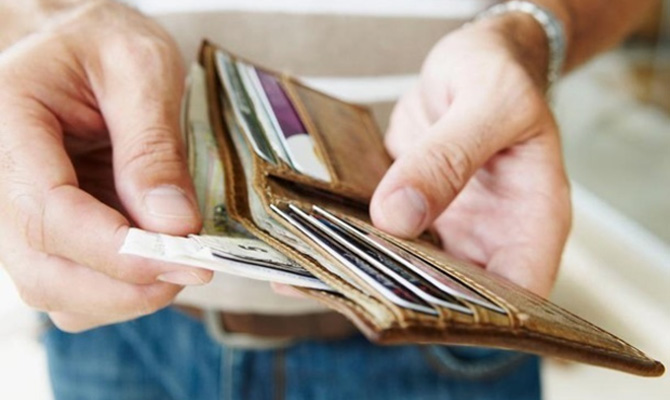 Кабмин поднял зарплату секретариатам органов госвласти