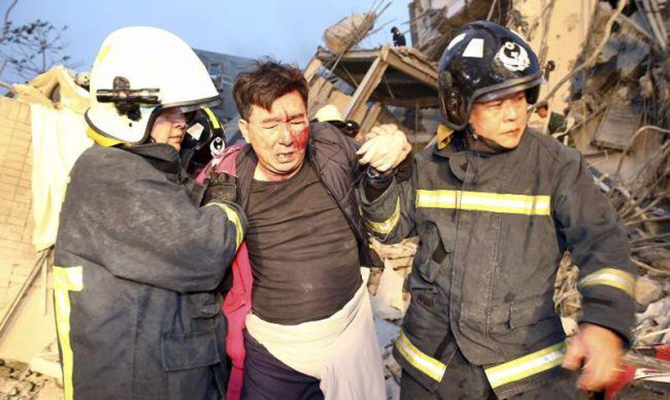 В результате землетрясений в китайской провинции Юньнань рухнули 192 дома