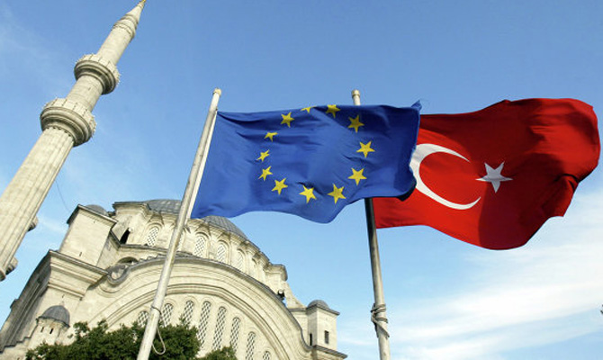 Турция пригрозила ЕС приостановкой всех соглашений