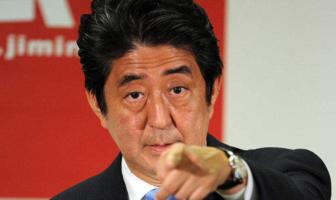 Премьер Японии хочет отложить повышение налогов до 2019 года
