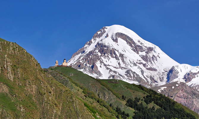 Украинский журналист погиб во время спуска с горы Казбек в Грузии