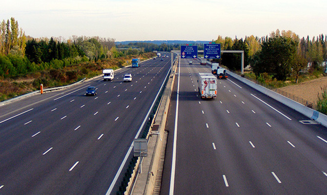 МИД Чехии: Во Франции обстрелян чешский туристический автобус