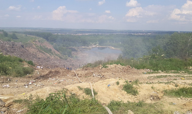 На Львовщине загорелась еще одна свалка