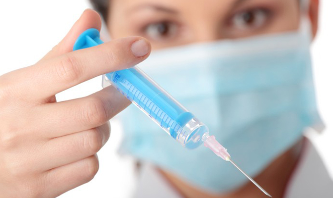 С понедельника в Украину завезут вакцину от бешенства