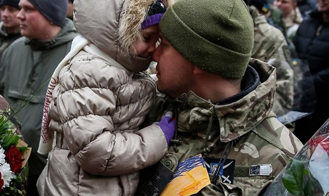 Порошенко анонсировал пятую волну демобилизации