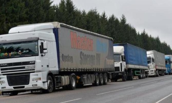 «Киевавтодор» ограничил движение фур по столице в связи с жарой