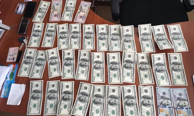 Полиция проводит обыски в мэрии Харькова