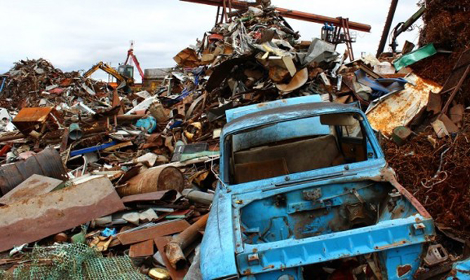 Рада приняла поправки Порошенко к закону о пошлинах на металлолом