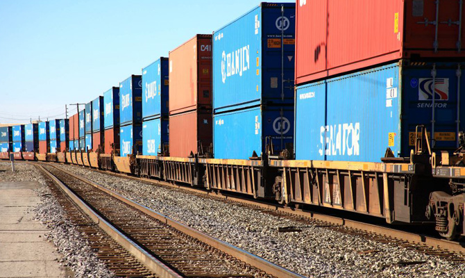 МЭРТ: На границе с РФ задержаны 72 вагона с украинскими товарами