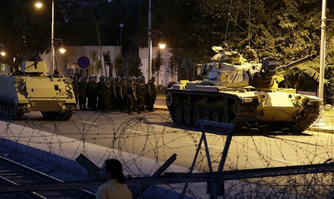 В Турции уволили с должностей 2745 судей после попытки переворота