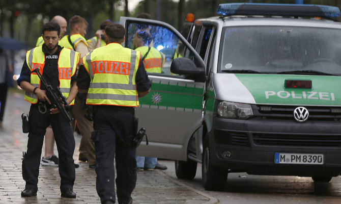 Полиция Мюнхена сообщила о 10 погибших и 16 раненых вследствие перестрелки