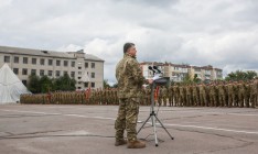 Порошенко вручил десантникам награды и ключи от квартир