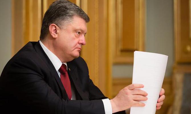 Президент наградил 74 героев АТО