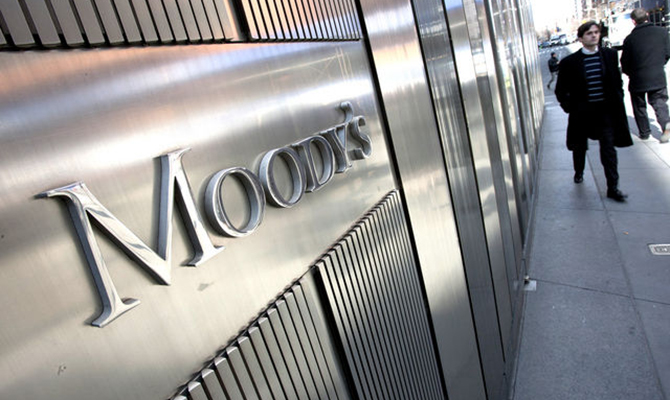 Обострение отношений с Украиной представляет угрозу экономике РФ, - Moody's
