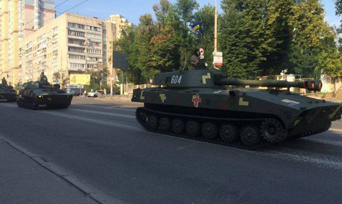 Военная техника в ходе репетиции парада в Киеве повредила дороги, - «Киевавтодор»