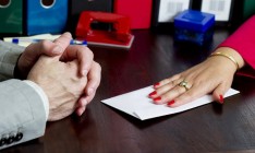 Опрос: Почти 50% украинцев не верят в преодоление коррупции