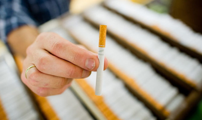 Кабмин повысил на 30% акцизы на сигареты