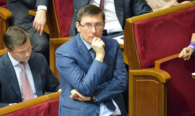 Луценко держит на контроле 162 «резонансных дела»