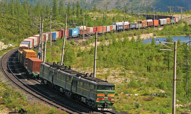 Кабмин пересмотрит тарифы на перевозки и ренту для нацпроизводителей