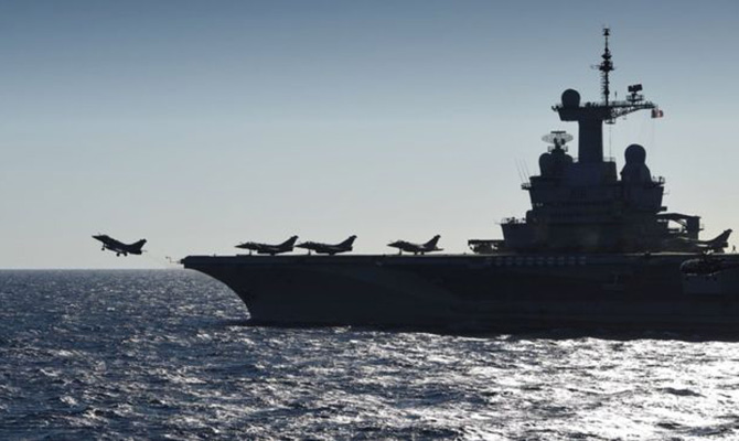 Франция ударила по ИГИЛ с авианосца «Шарль де Голль»