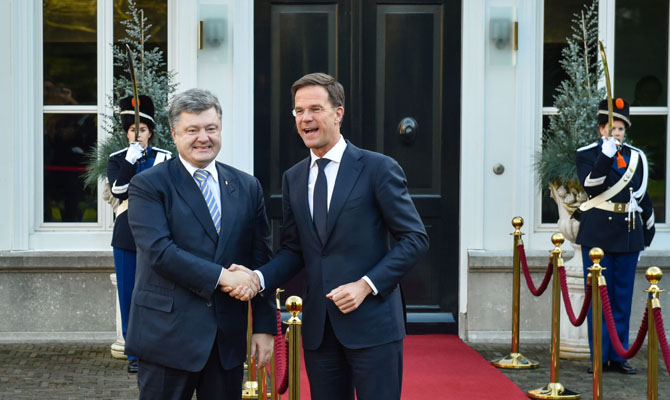 Порошенко согласовал встречу с премьером Нидерландов в Брюсселе