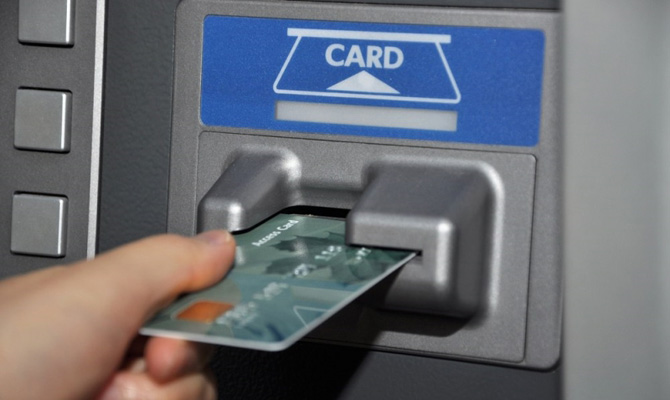 С банковских карт украинцев украли 15 миллионов за год, — НБУ