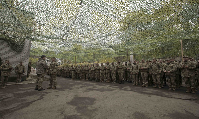 Порошенко наградил бойцов шестой волны мобилизации