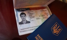 Госдеп США запретил фотографироваться на визу в очках