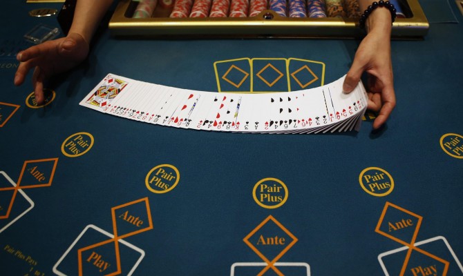 Луценко выступает за отмену полного запрета на деятельность казино в Украине