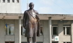 В Украине снесли последний памятник Ленину
