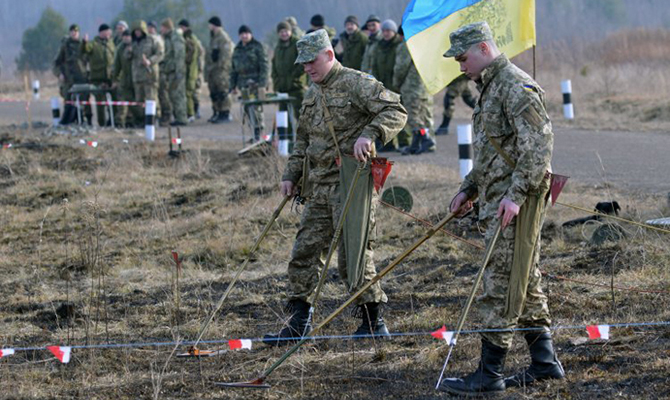 Для разминирования Донбасса задействовали 27 групп и кинологическую службу, - Минобороны