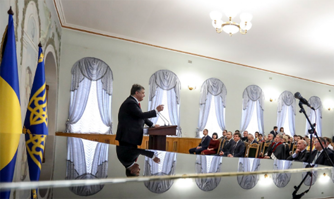 Порошенко молится каждый день