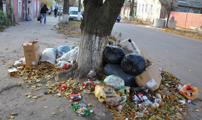 Полиция не пустила в Глухов грузовики с мусором из Западной Украины