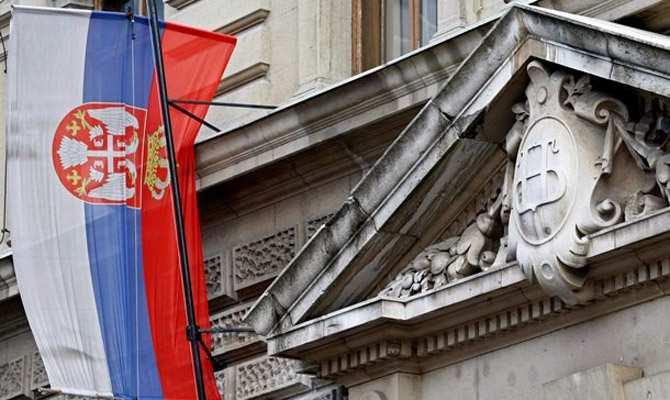 МВФ разрешил правительству Сербии повысить зарплаты и пенсии