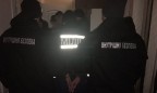В Запорожье задержали полицейских, грабивших людей