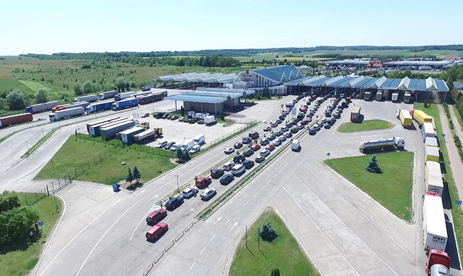 ГПСУ: В очередях на границе с Польшей стоит больше тысячи автомобилей