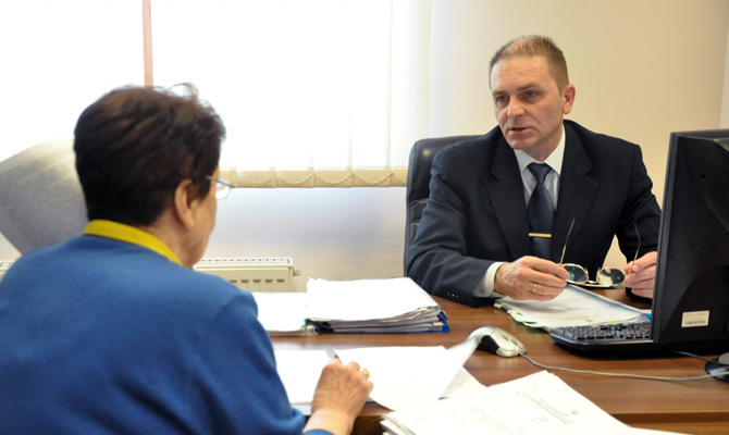 Член ВСЮ записал на жену 6 квартир и 2 дома