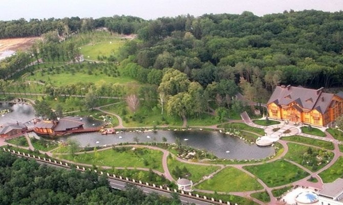 Суд арестовал всю недвижимость в резиденции «Межигорье»