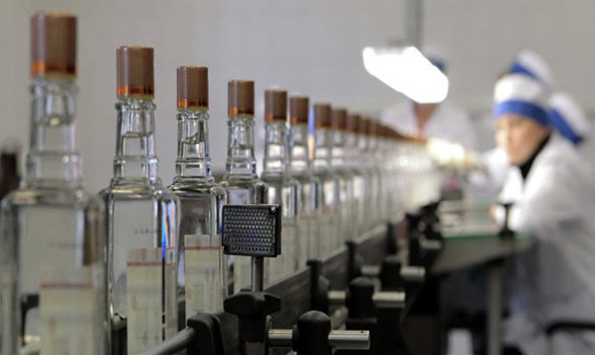 Кабмин повысил минимальную розничную цену на водку до 70 гривен